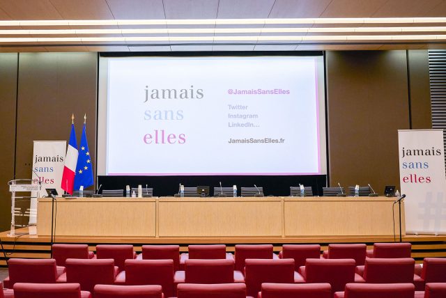 Appropriation du pronom féminin « elle » : le groupe Hachette débouté par la justice, #JamaisSansElles retrouve sa liberté d’expression et d’entreprendre