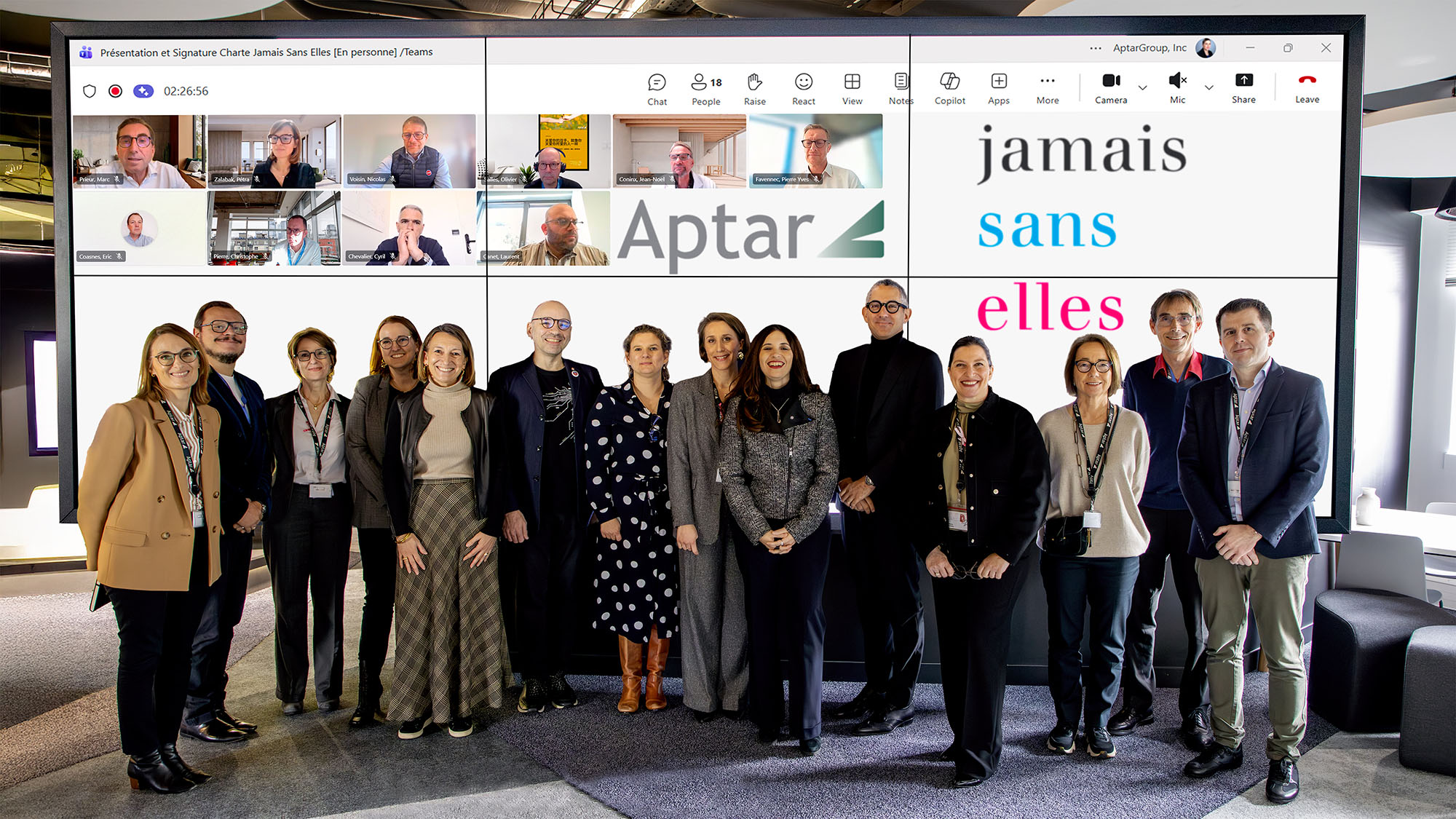 Signature de la "Charte #JamaisSansElles Aptar"