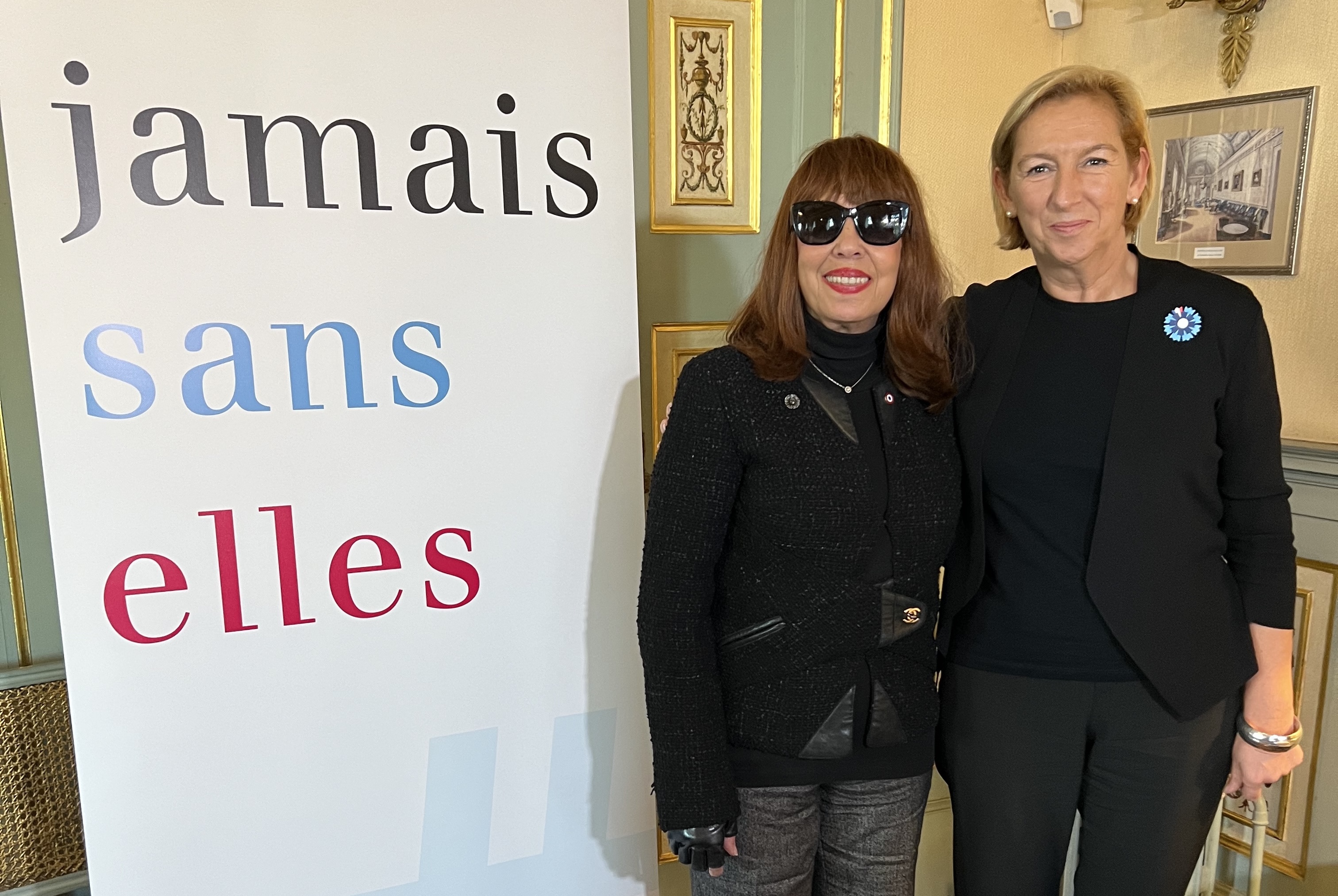 Tatiana F-Salomon et Hélène Farnaud-Defromont lors de la signature de la Charte #JamaisSansElles à Lisbonne en 2022.