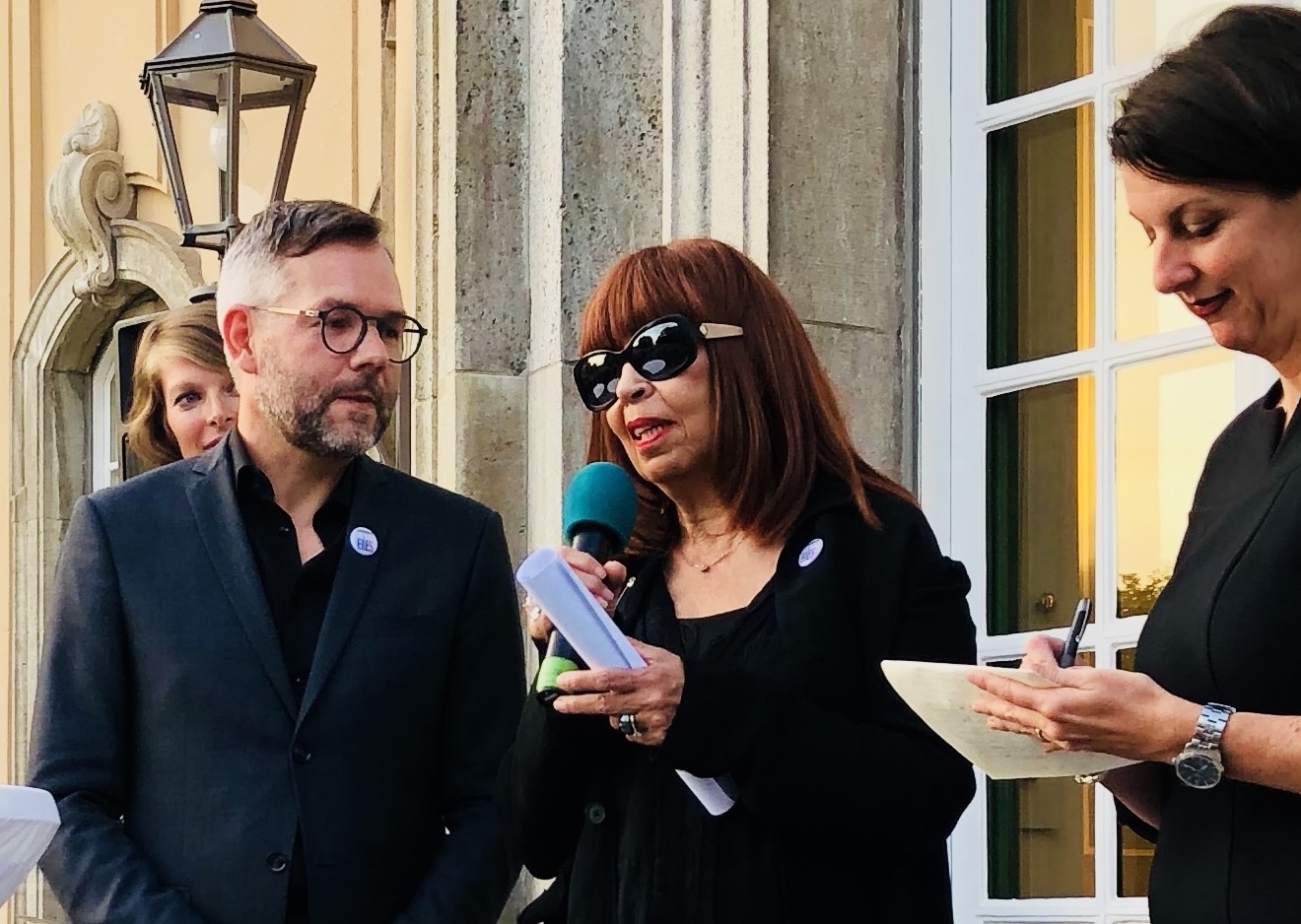 Tatiana F-Salomon avec Michael Roth à l’EuropaFest, à Berlin.